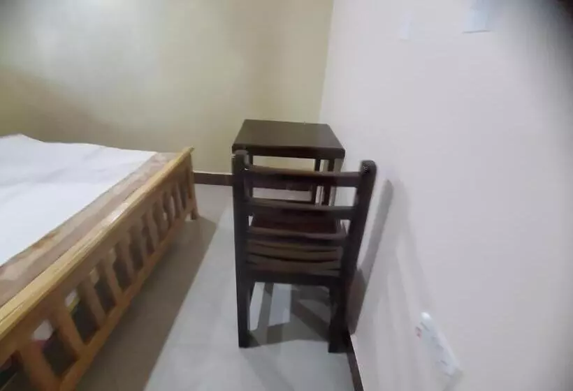 هتل Bigodi Community Lodge