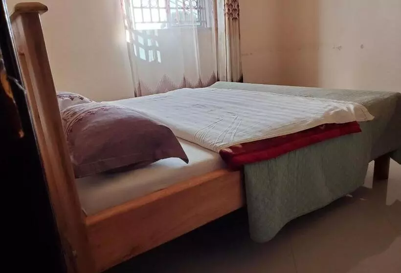 هتل Bigodi Community Lodge