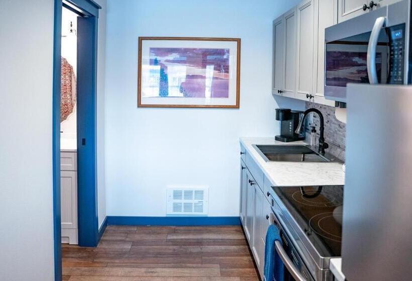 Hotel Palmer Suite 101, Hyland