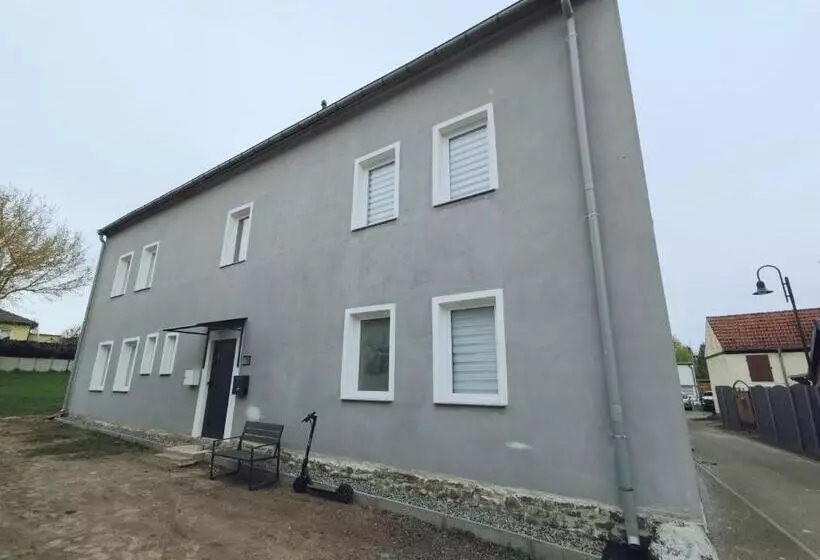 Majatalo Airbnb, Moderne, Ruhige Und Helle Doppelzimmer, Nähe Magdeburg, A14 & A2