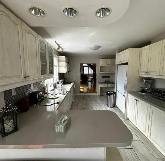 Pension Executive Suite In A Victorian Style Bungalow P4b