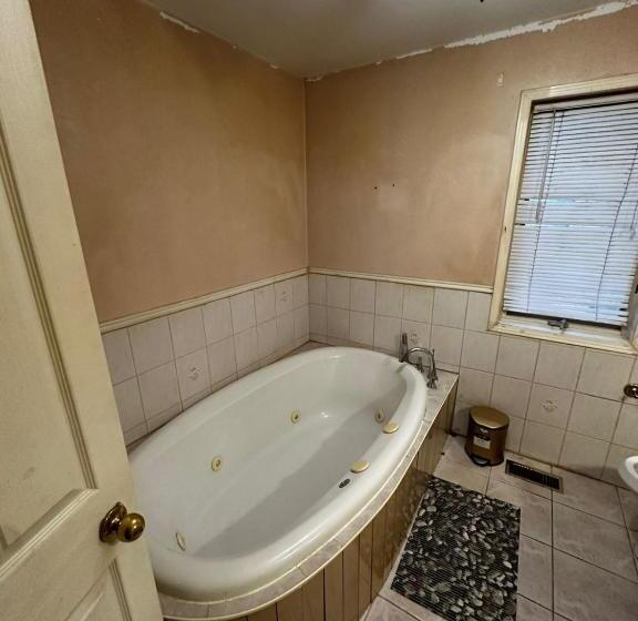 Pension Executive Suite In A Victorian Style Bungalow P4b