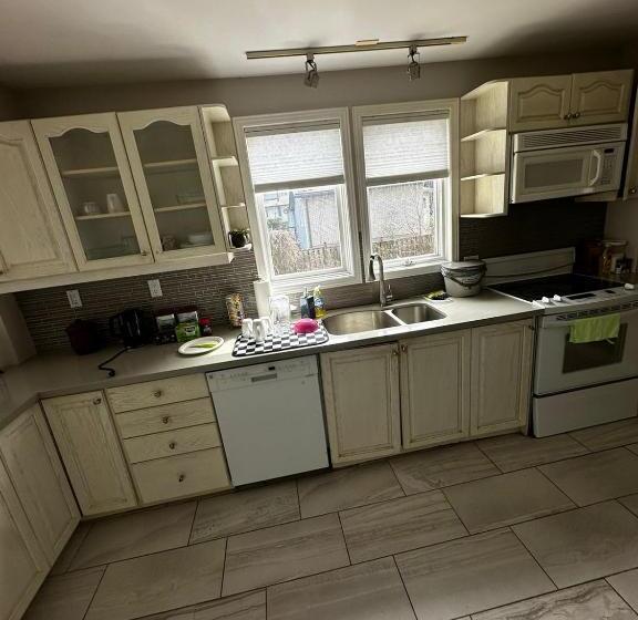 Pension Executive Suite In A Victorian Style Bungalow P4b