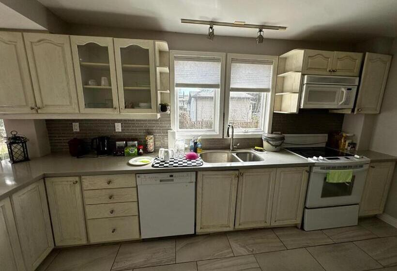 Pension Executive Suite In A Victorian Style Bungalow P4b