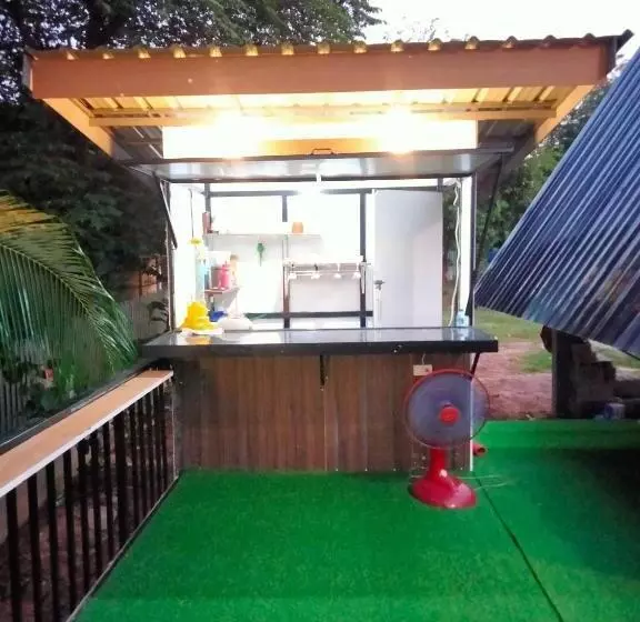 リゾートホテル โฮมสเตย์บ้านสวนริมน้ำวังใหญ่