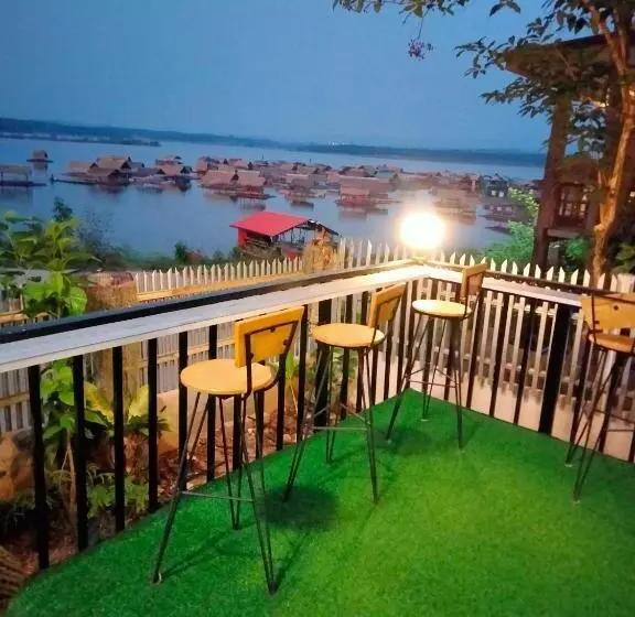 リゾートホテル โฮมสเตย์บ้านสวนริมน้ำวังใหญ่