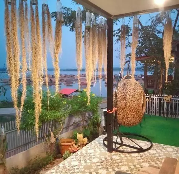 リゾートホテル โฮมสเตย์บ้านสวนริมน้ำวังใหญ่