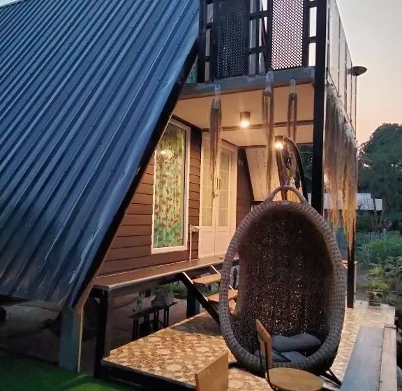 リゾートホテル โฮมสเตย์บ้านสวนริมน้ำวังใหญ่