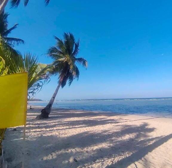 Nocleg ze śniadaniem Buluang Native Beach Resort