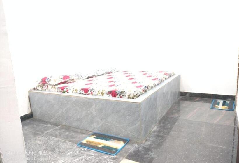 هتل Family Suites By Parinay