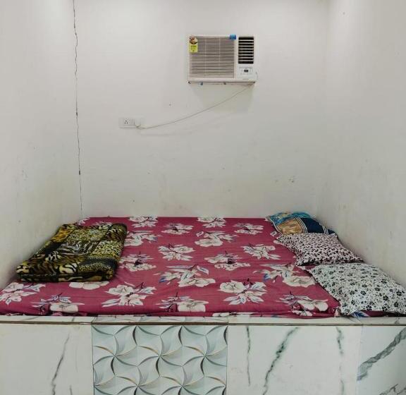 هتل Family Suites By Parinay