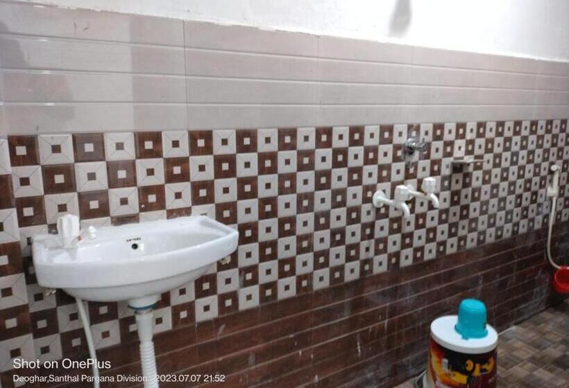 هتل Family Suites By Parinay