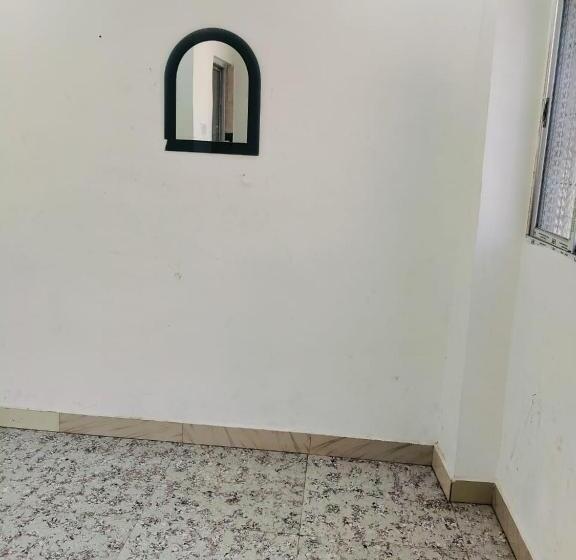 هتل Family Suites By Parinay