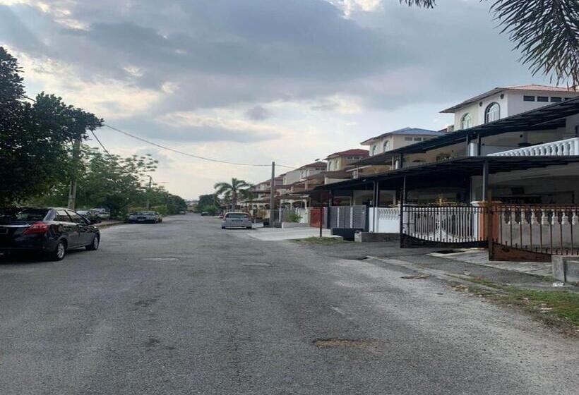 Otel Oyo 90966 Family Homestay