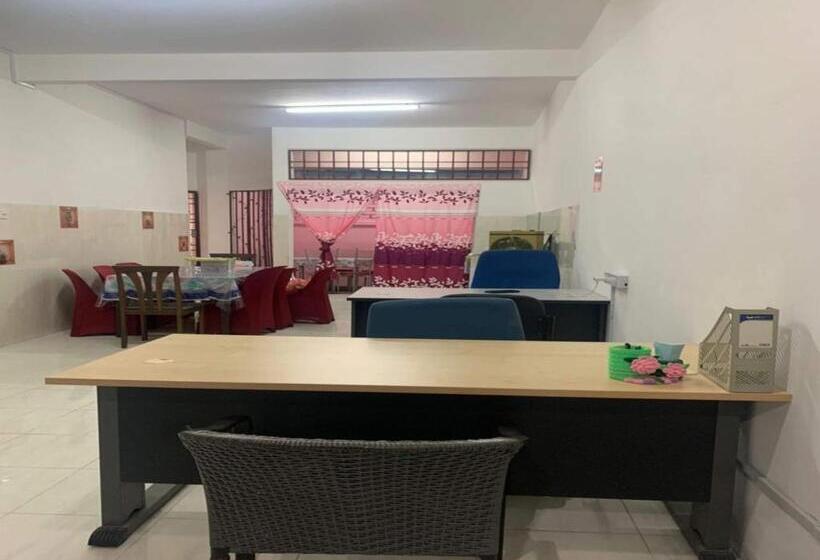 Otel Oyo 90966 Family Homestay