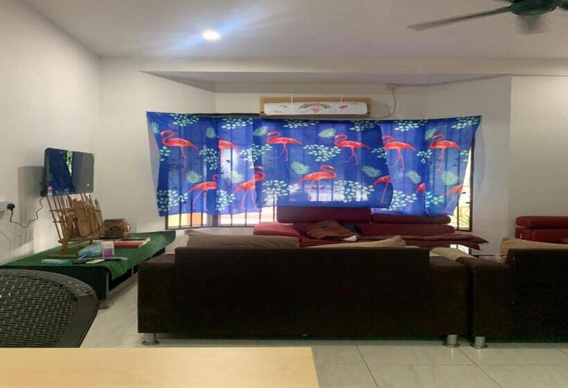 Otel Oyo 90966 Family Homestay