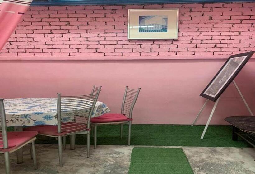 Otel Oyo 90966 Family Homestay