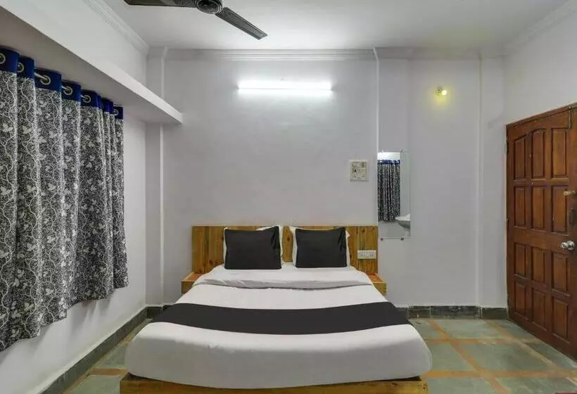 Hotelli Oyo Aai Bunglow
