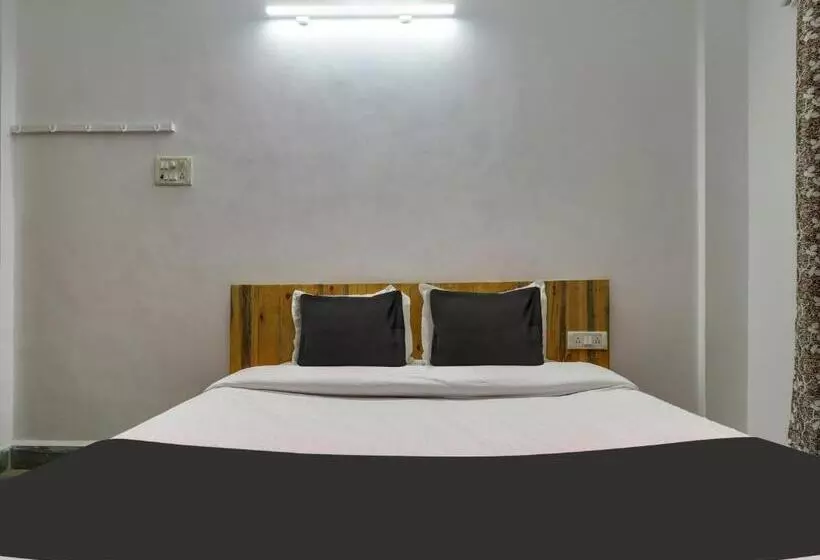 Hotelli Oyo Aai Bunglow