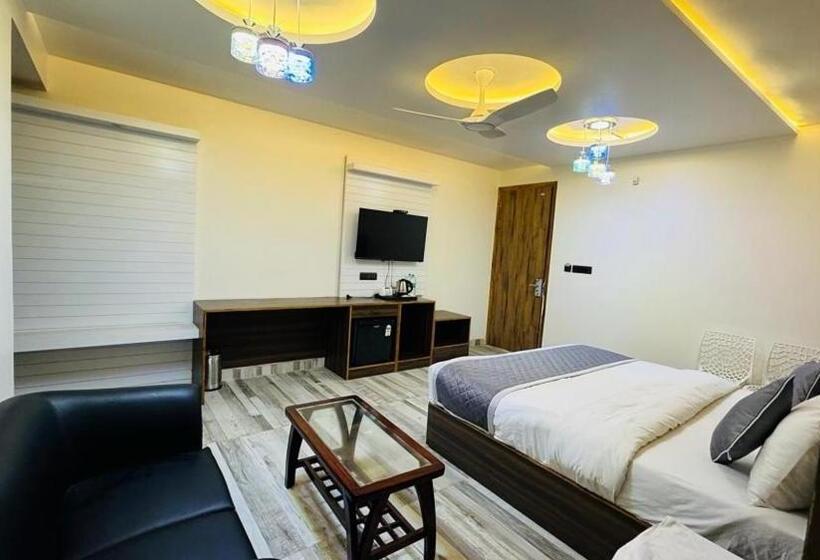 Hotel Raksha Suites & Banquet Greater Noida