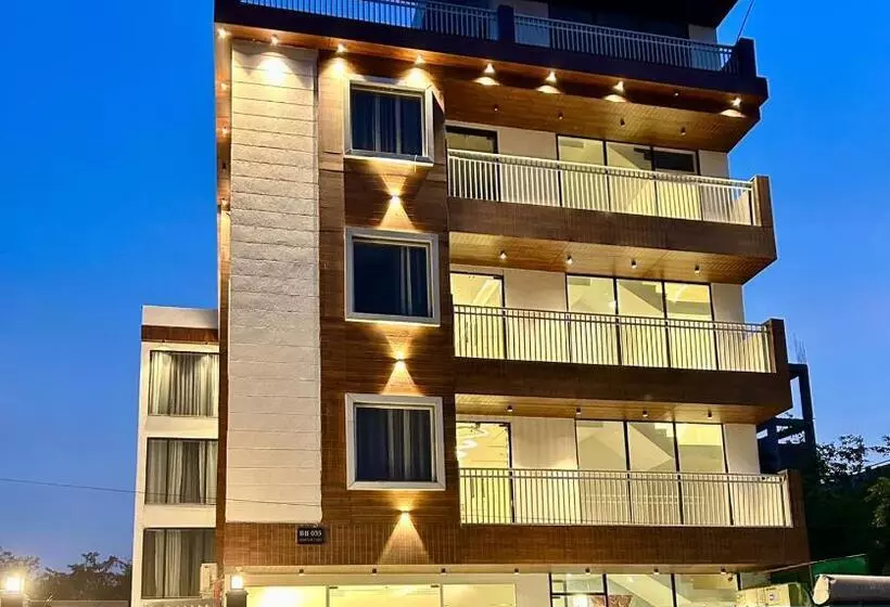 ホテル Raksha Suites & Banquet Greater Noida
