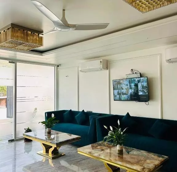 ホテル Raksha Suites & Banquet Greater Noida