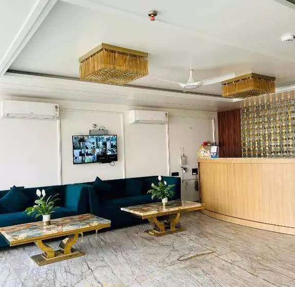 ホテル Raksha Suites & Banquet Greater Noida
