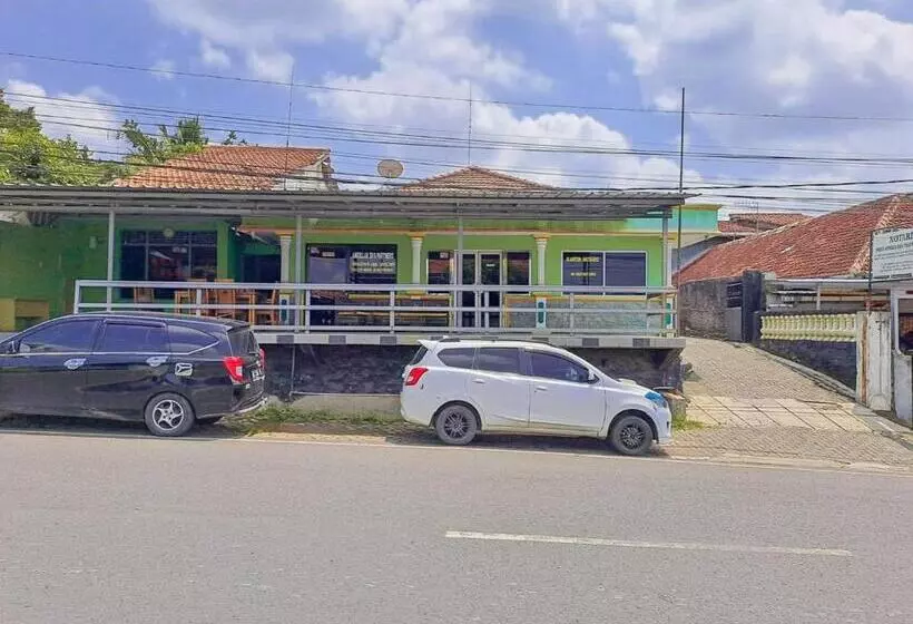 Hotelli Spot On 93840 Guest House Amanda Syariah