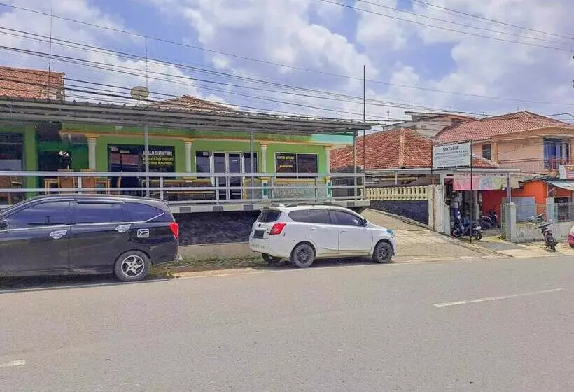 Hotelli Spot On 93840 Guest House Amanda Syariah