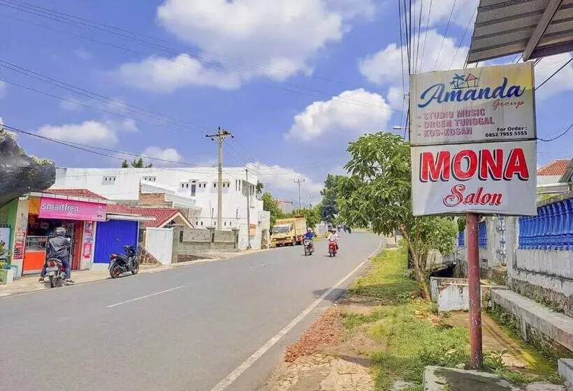 Hotelli Spot On 93840 Guest House Amanda Syariah