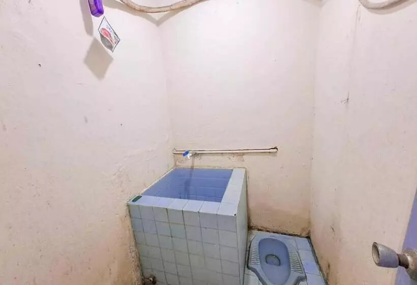 Hotelli Spot On 93840 Guest House Amanda Syariah