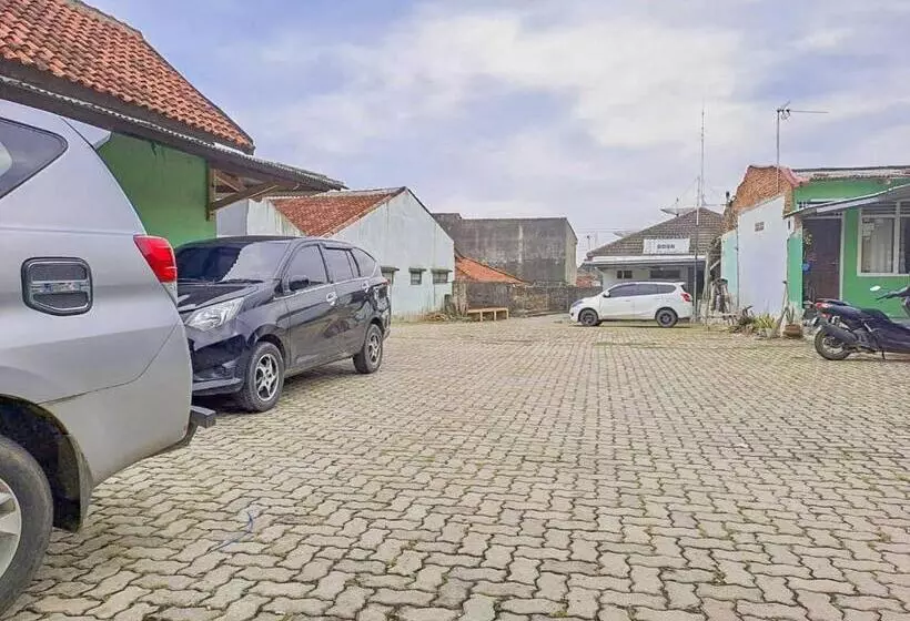 Hotelli Spot On 93840 Guest House Amanda Syariah