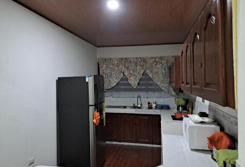 پانسیون Hostel Casa Mar