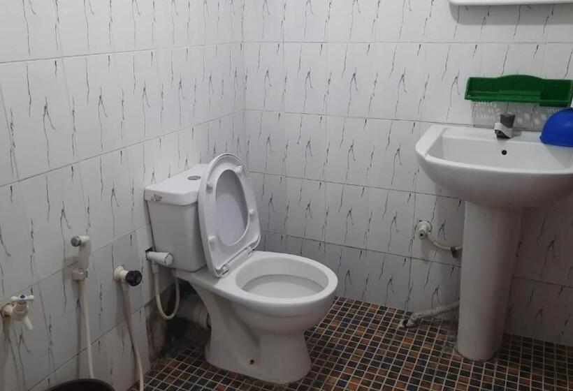 Pensió Kanthi Guest Inn