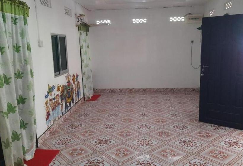 Pensió Kanthi Guest Inn