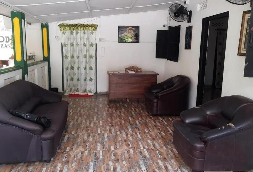 Pensió Kanthi Guest Inn