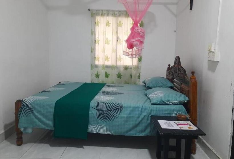 Pensió Kanthi Guest Inn