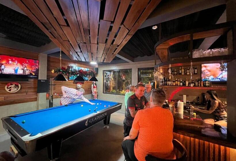 פנסיון Papabo Adventure Village