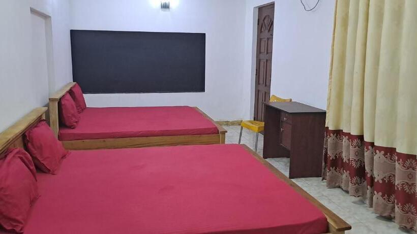 پانسیون Queen S Crown Transit Guest