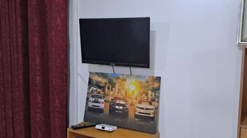 پانسیون Queen S Crown Transit Guest