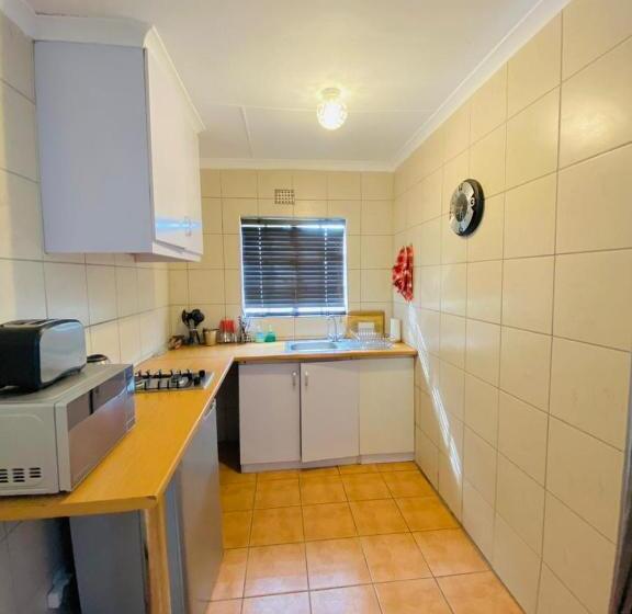 مبيت وإفطار Kosibaycottages