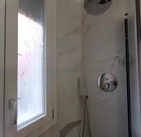 تختخواب و صبحانه La Dimora Degli Artisti   Bologna
