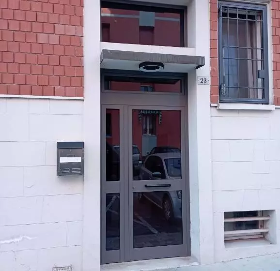 تختخواب و صبحانه La Dimora Degli Artisti   Bologna