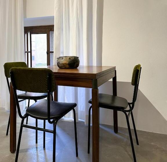 تختخواب و صبحانه Mini Loft