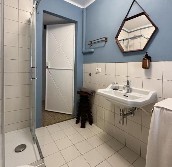 تختخواب و صبحانه Mini Loft