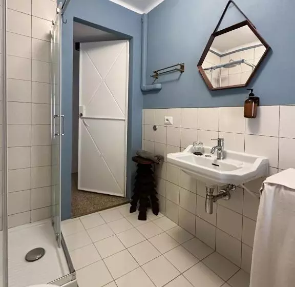 تختخواب و صبحانه Mini Loft