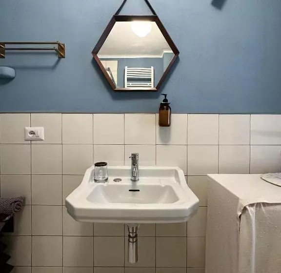 تختخواب و صبحانه Mini Loft