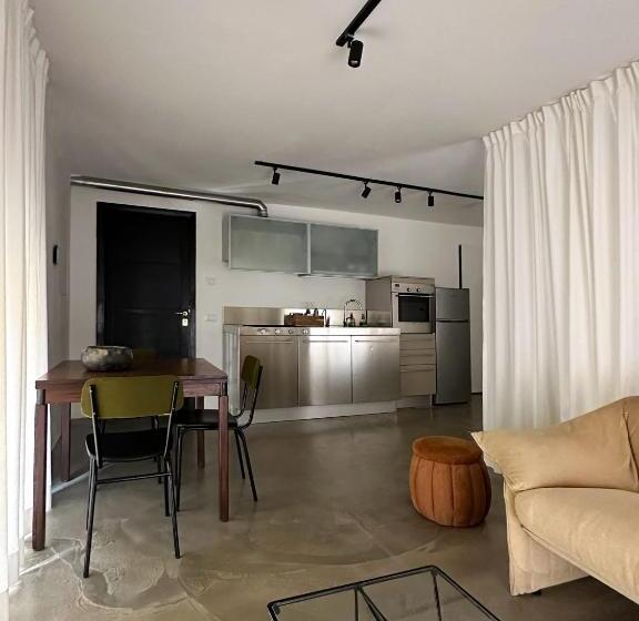 تختخواب و صبحانه Mini Loft