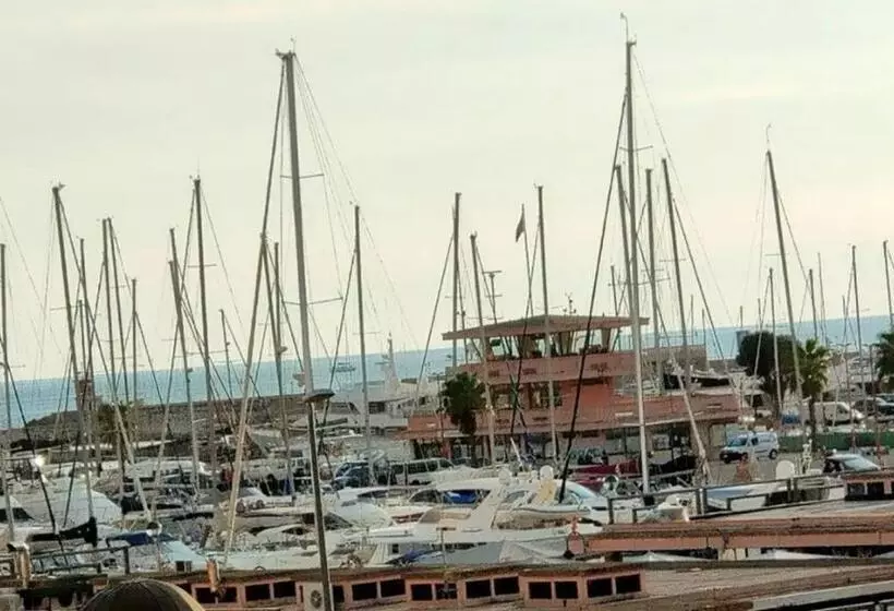 Aamiaismajoitus (B&B) Vitti Apartment