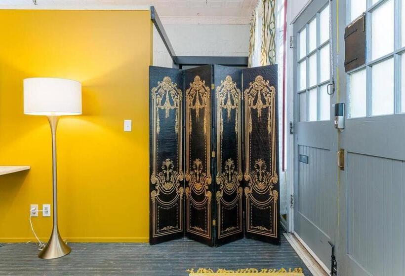 ホテル Elegant Edgy Loft